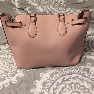 I am selling a satchel purse.